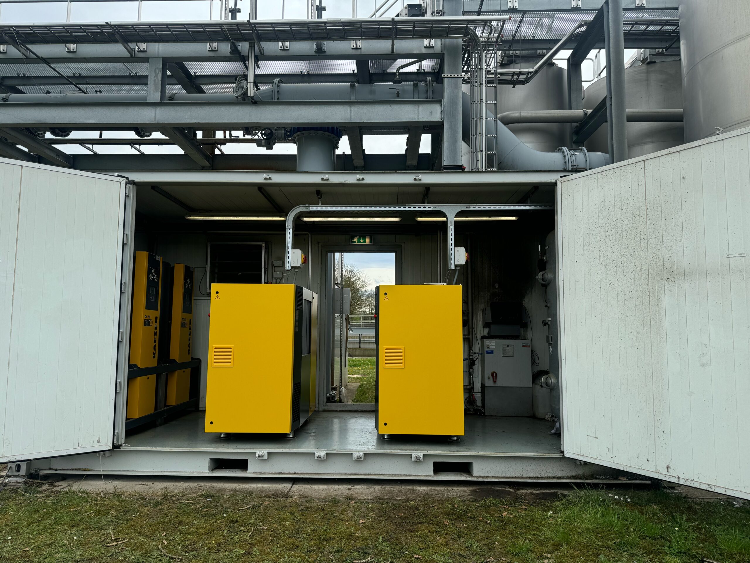 Compressor container installatie Kaeser ASD50 — SK Compressor Service industrieel project